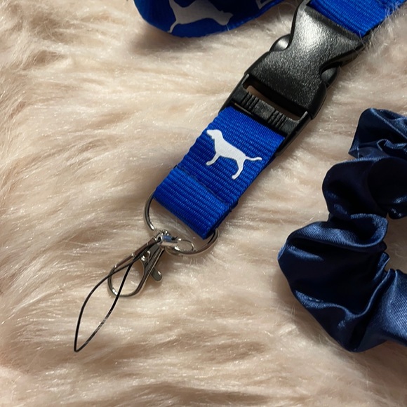VS PINK Lanyard + Scrunchy - Picture 2 of 3